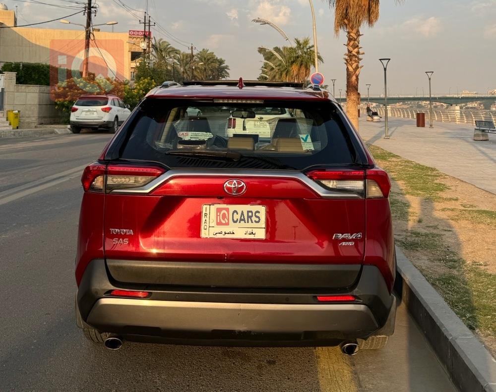 تۆیۆتا ڕاڤ 4